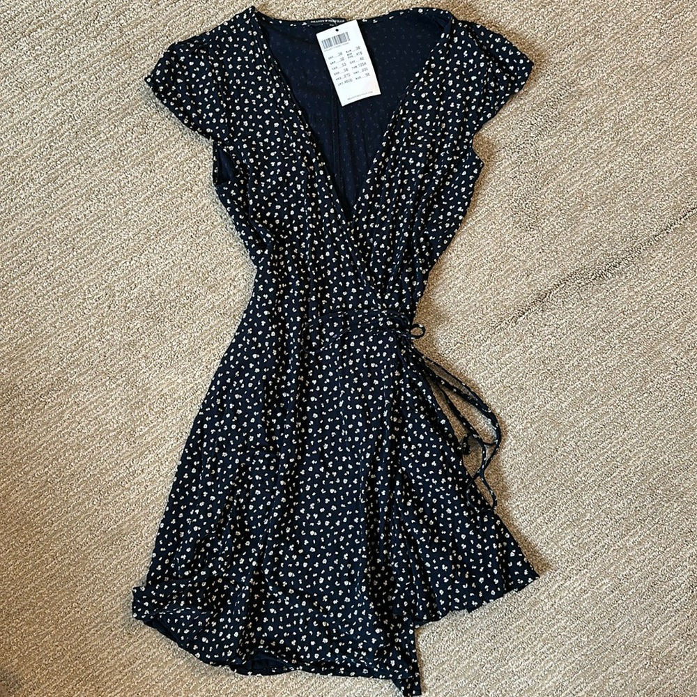 Brandy Melville new with tags mini floral navy blue wrap dress